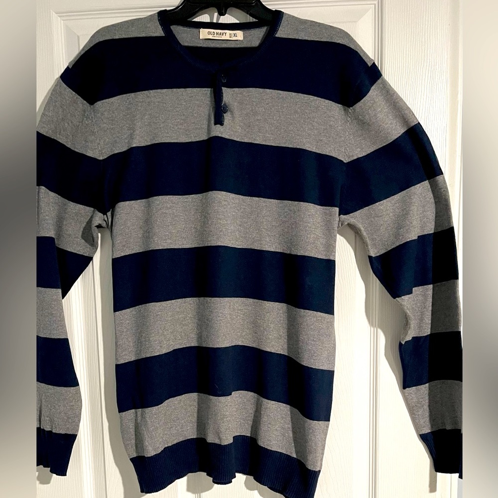 Old Navy Men’s Sweater. Size XL